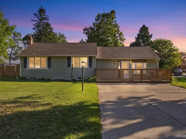 901 Glaspie Rd, Oxford, MI 48371