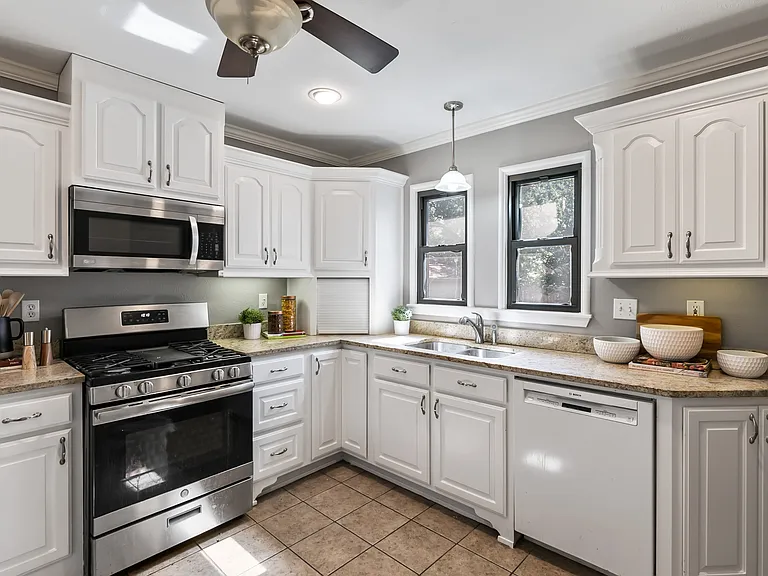 4206 Somerville Ave — Photo 9