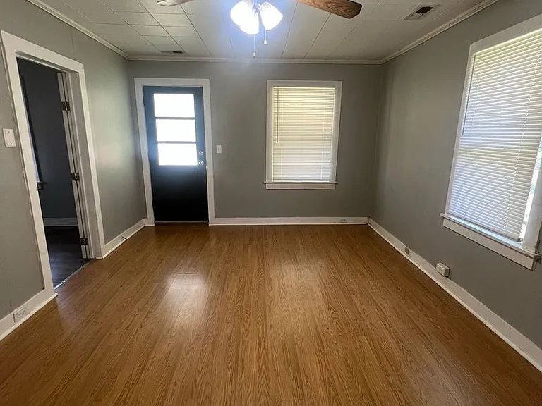 120 S Patterson Ave — Photo 3