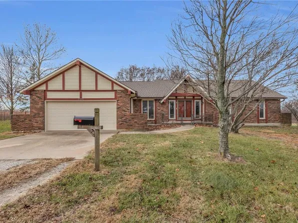 27290 Osawatomie Rd, Paola, KS 66071