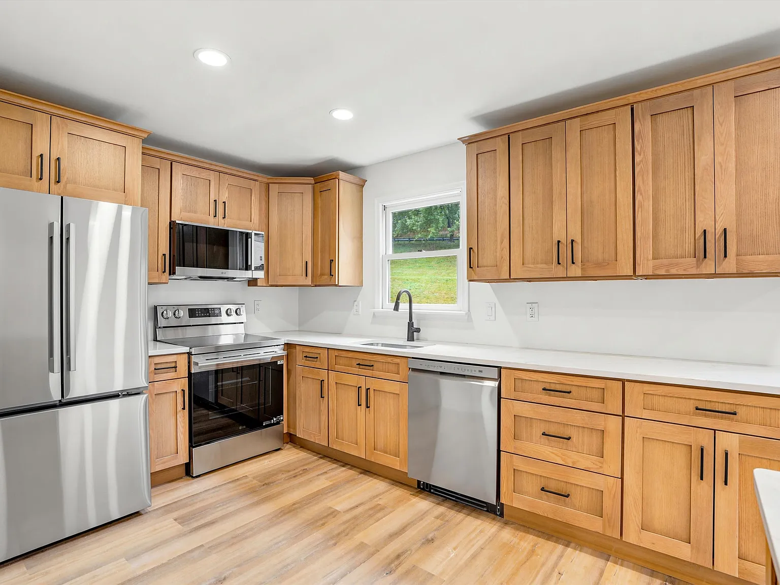 2 bed, 2.5 bath, 1408 sqft, $2,985 — Photo 2