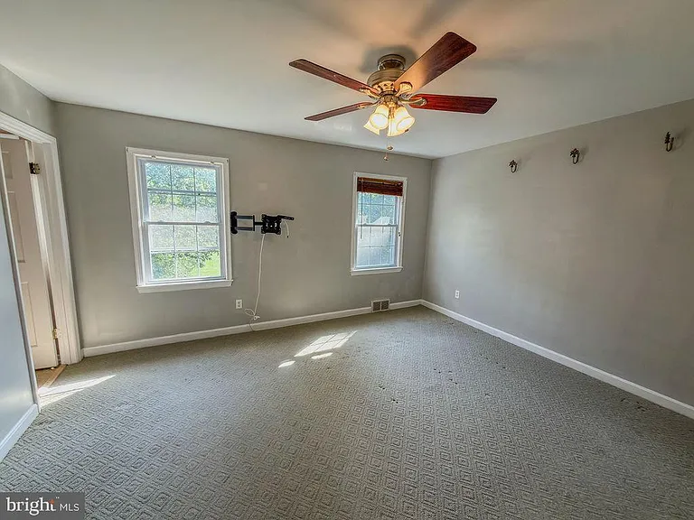 11 Hickory Ln — Photo 38