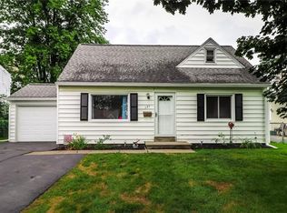 121 Duxbury Rd, Rochester, NY 14626