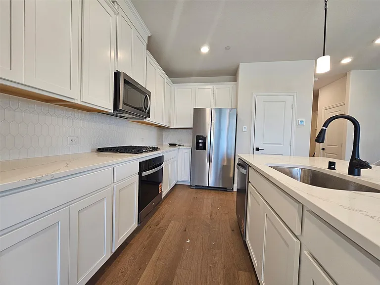 7933 Sunset Blvd — Photo 3