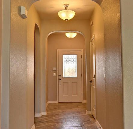 4th image of 1610 Santa Monica Dr
