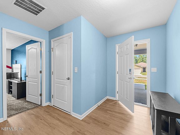 4th image of 2432 SEA PALM Avenue