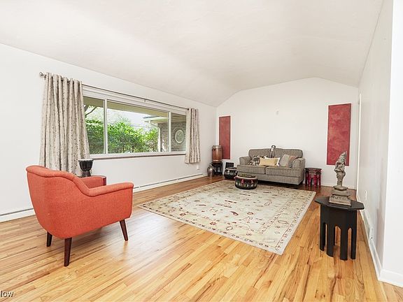 3rd image of 1123 Romayne Dr