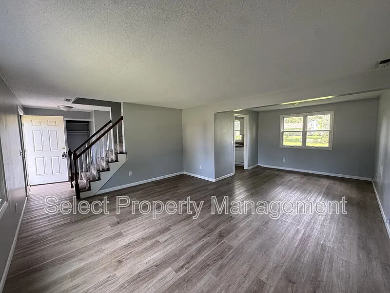 4 bed, 3.0 bath, 1748 sqft, $1,949 — Photo 2