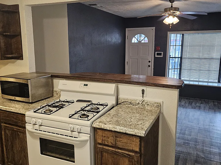 1223 Santiago St — Photo 14