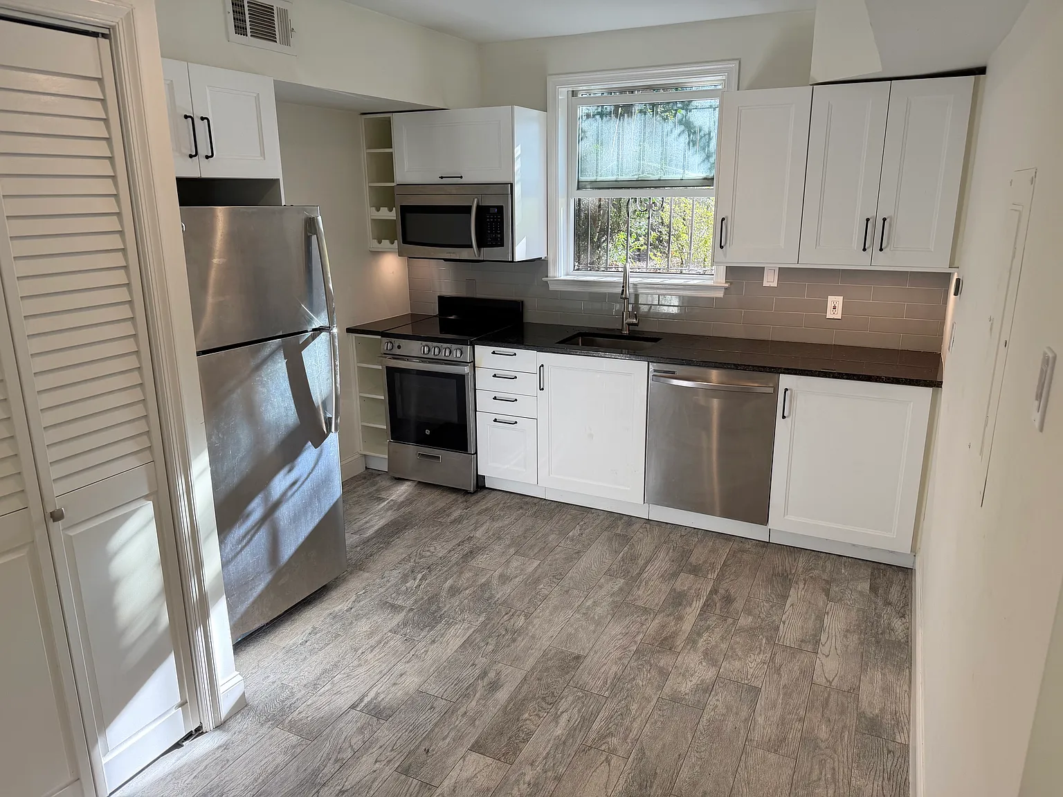 1 bed, 700 sqft, $2,350 — Photo 1