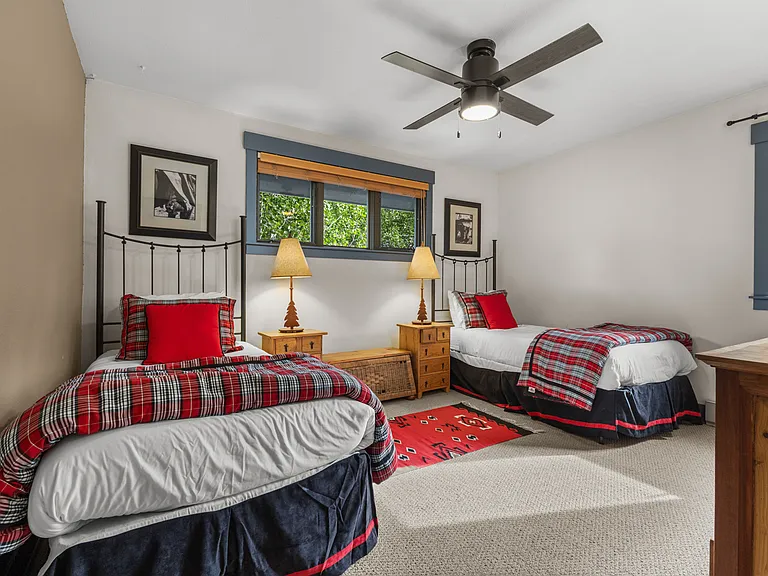 Two Single Beds #4 | 4th Level