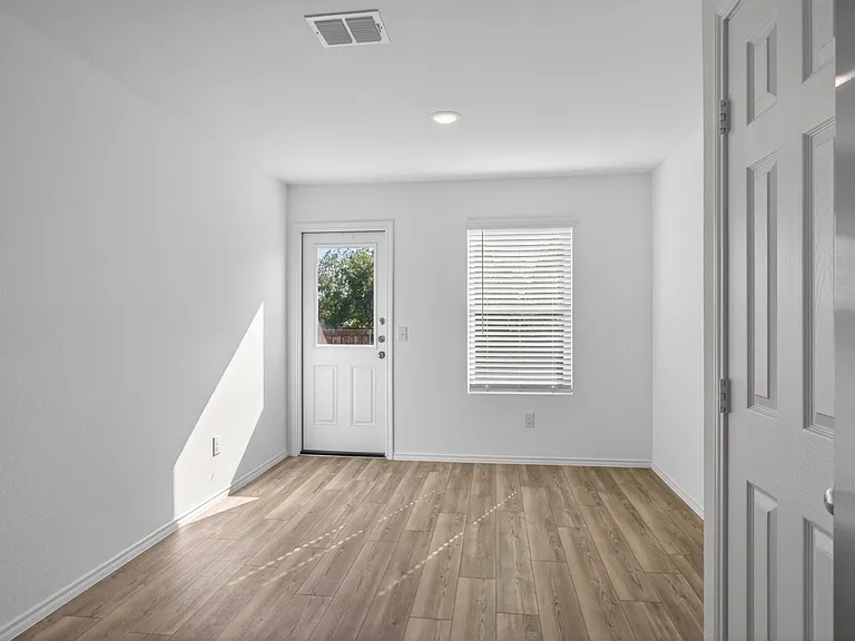 605 Grenada Lake Dr — Photo 22