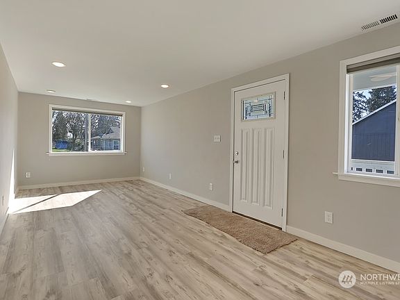 3rd image of 15402 SW Grant Avenue