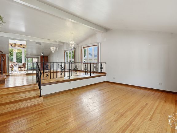 3rd image of 739 Kostner Ave