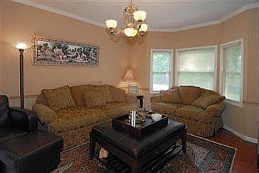 5th image of 2819 Forest Lake Dr