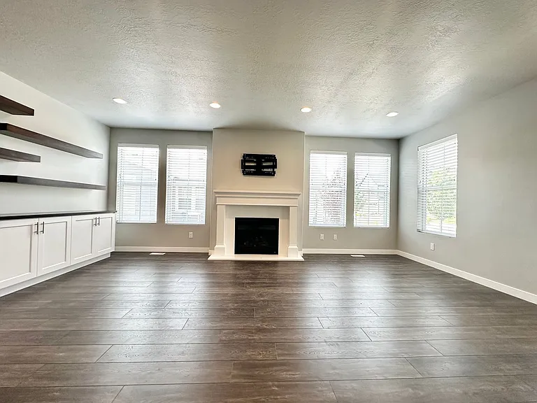 5042 W Willow Way — Photo 7