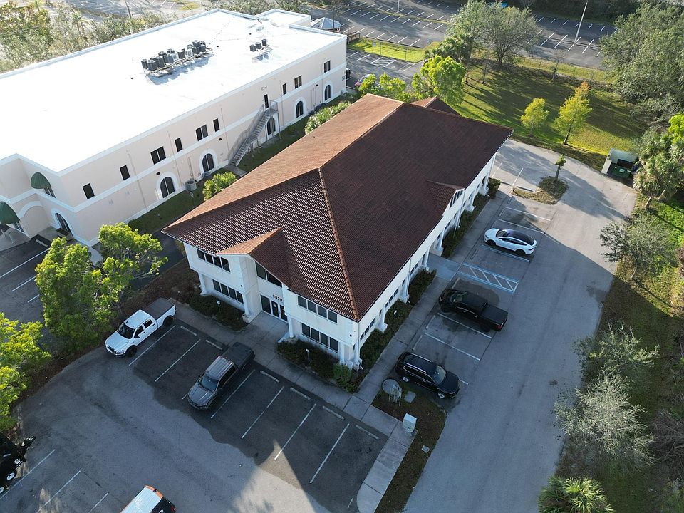 2nd image of 3620 Colonial Blvd #1