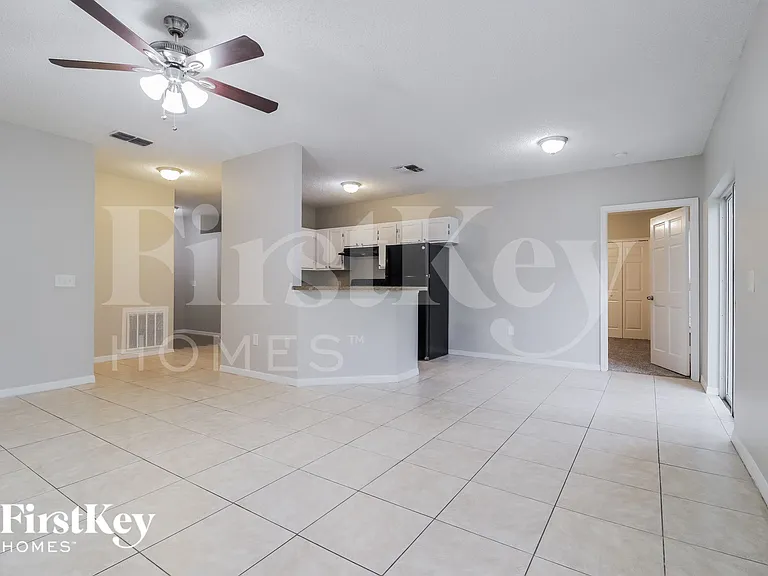 1205 Schumann Dr — Photo 4