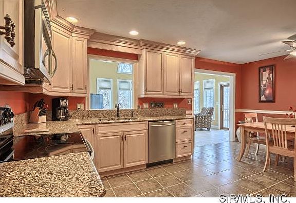 5th image of 347 Westglen Dr