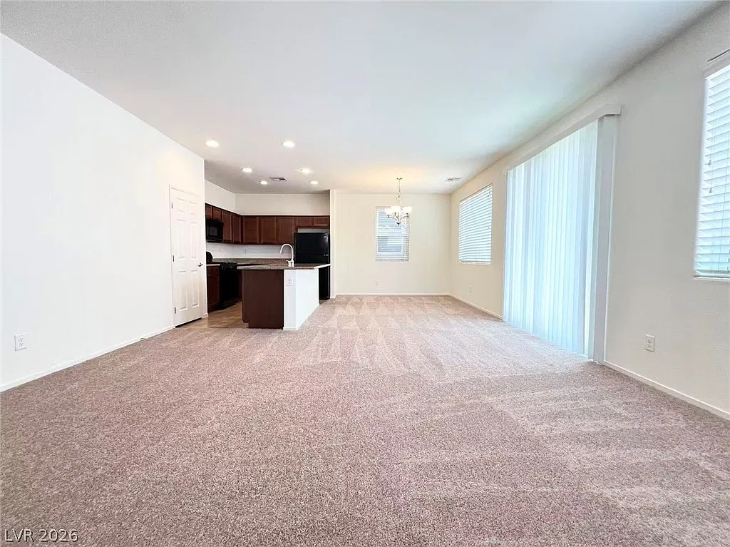 3 bed, 2.5 bath, 1695 sqft, $1,695 — Photo 3