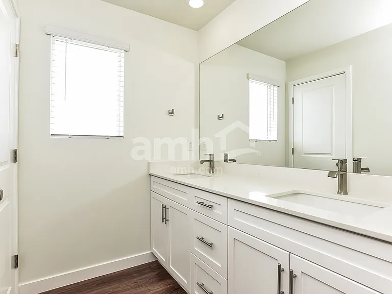1108 E Daniel St — Photo 13
