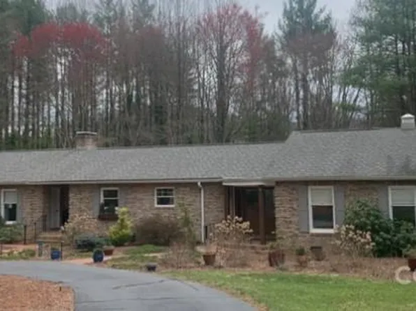 111 Woodhaven Dr, Hendersonville, NC 28739