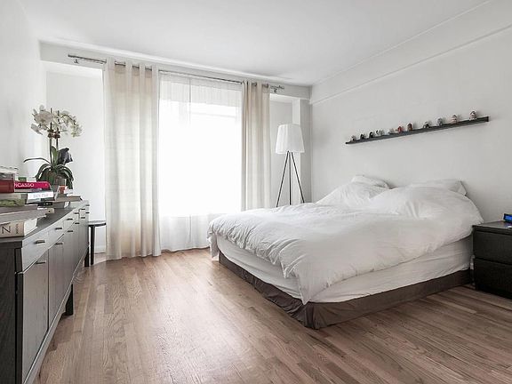 4th image of 116 Central Park S APT 12N
