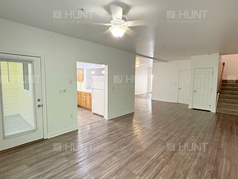 172 Scott Cir — Photo 2