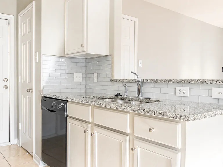 110 Outfitters Ct — Photo 6