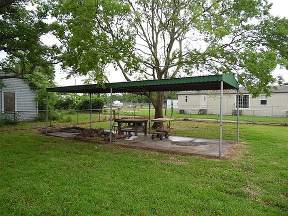 Here is a nice snapshot of the patio area of the property.