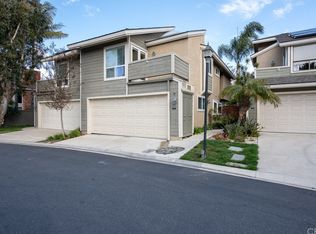 122 Eucalyptus Ln, Costa Mesa, CA 92627