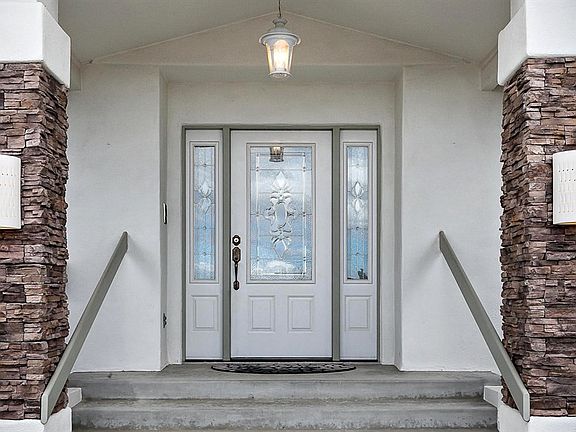 2nd image of 1215 Fremont Ct