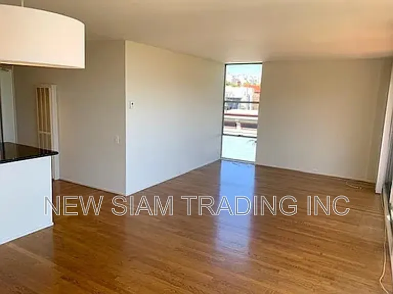 1040 Dolores St — Photo 7