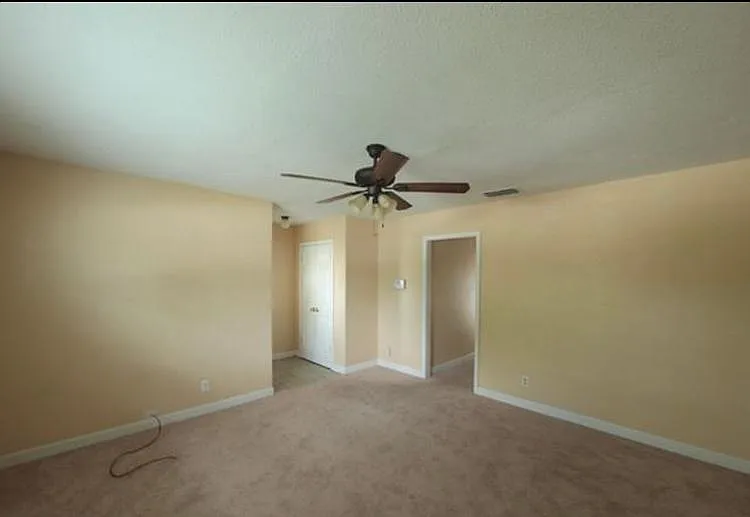 2102 Hinkle Ave #B — Photo 2