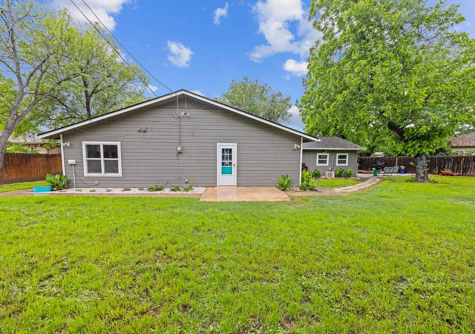 3/2 with Office in Established Neighborhood — Photo 4