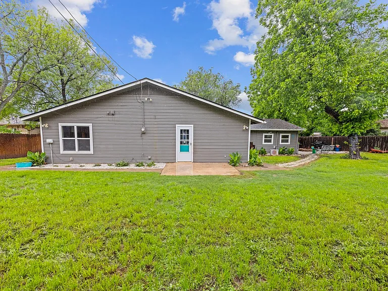 70 Sue Ann Dr — Photo 4