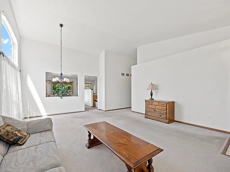205 Woodlet Ln — Photo 2