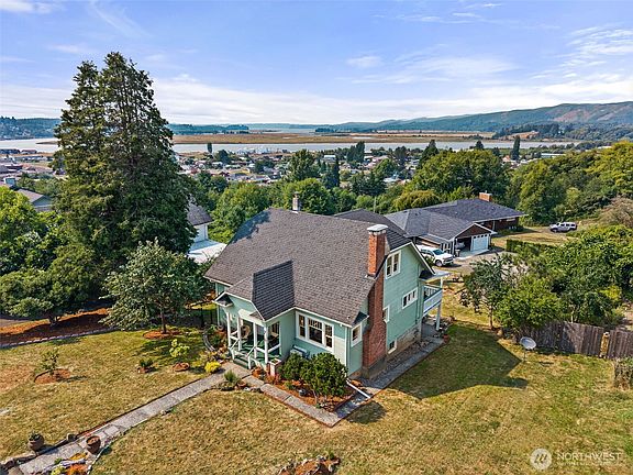 2nd image of 735 Cowlitz Street E