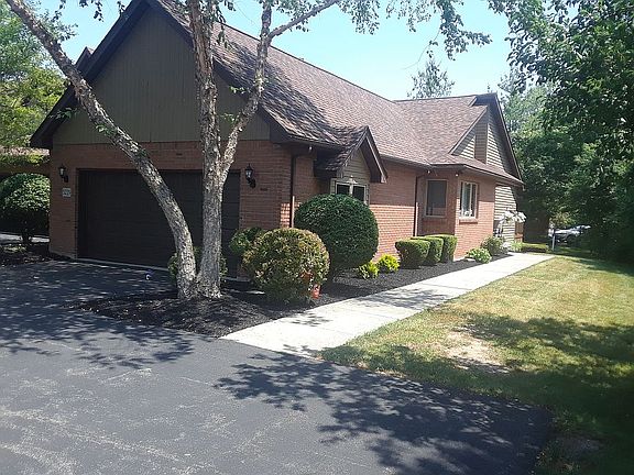 End unit 
Lots of privacy.