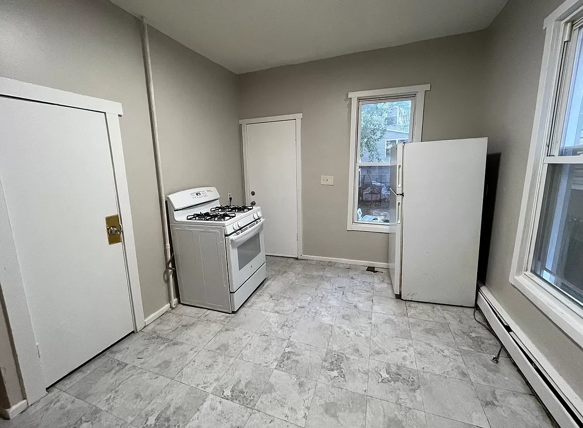 Building Photo - 133 Godwin Ave #3
