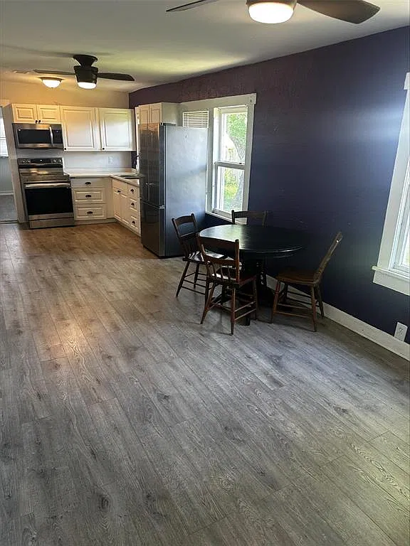 3 bed, 1.0 bath, 868 sqft, $1,900 — Photo 3