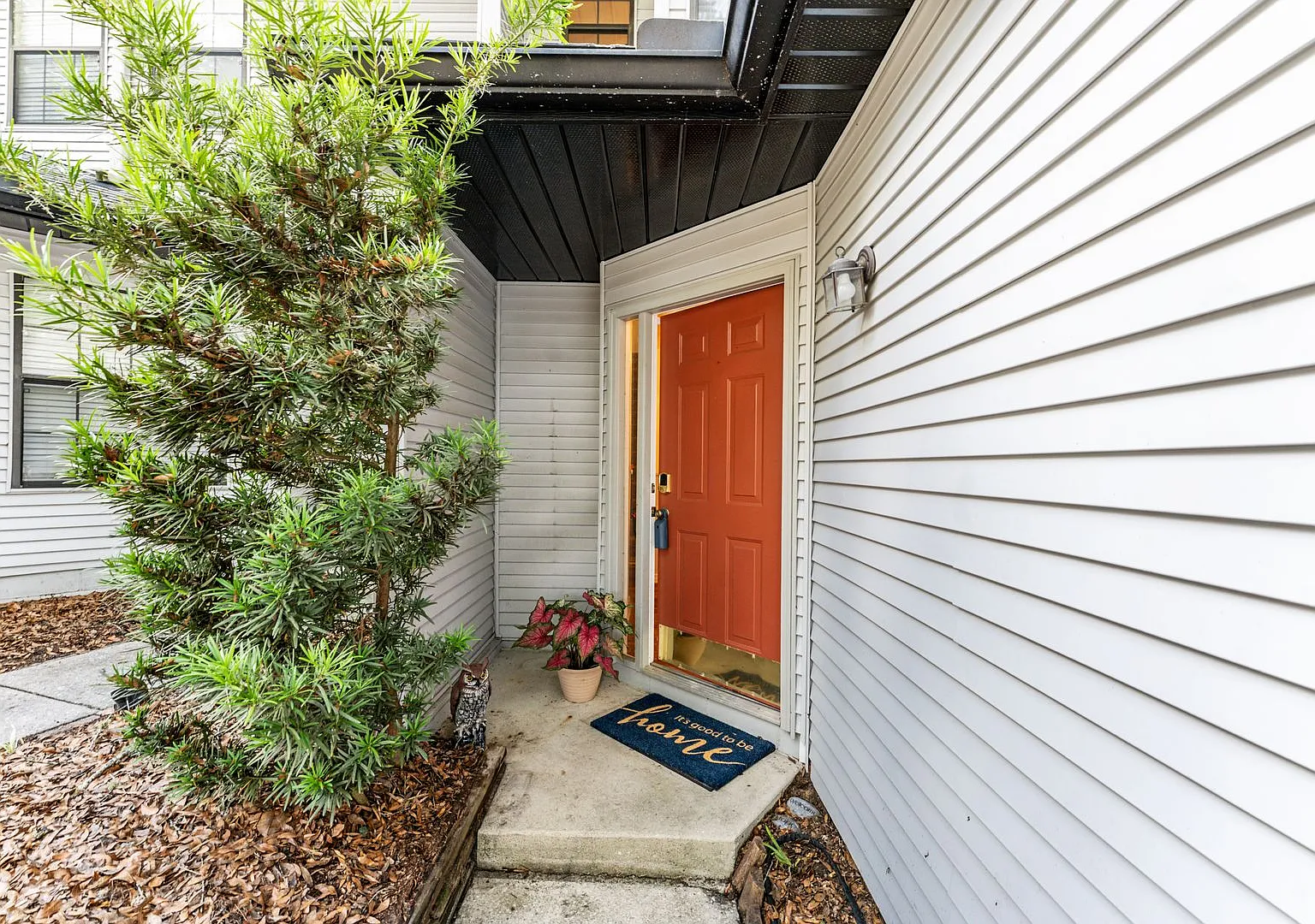 Beautiful 2BR/2.5BA Townhome in Lenox Place Move-In Ready! — Photo 2