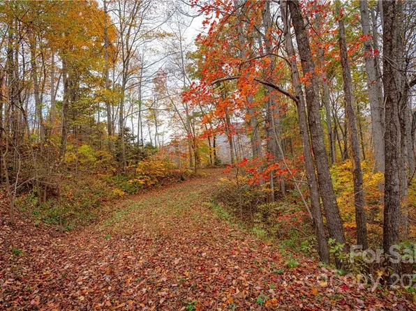 12 Greystone Pl, Maggie Valley, NC 28751