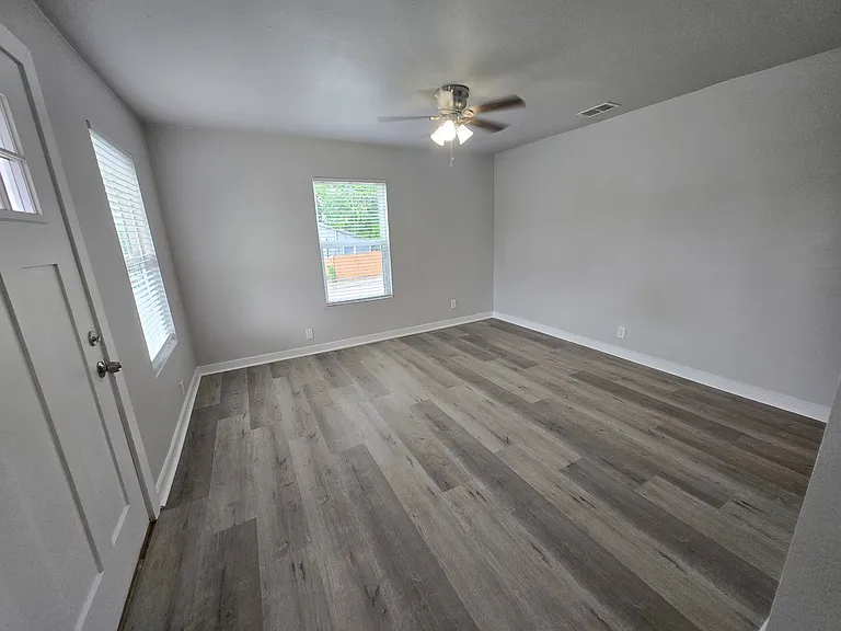 501A Parkdale Ave — Photo 7