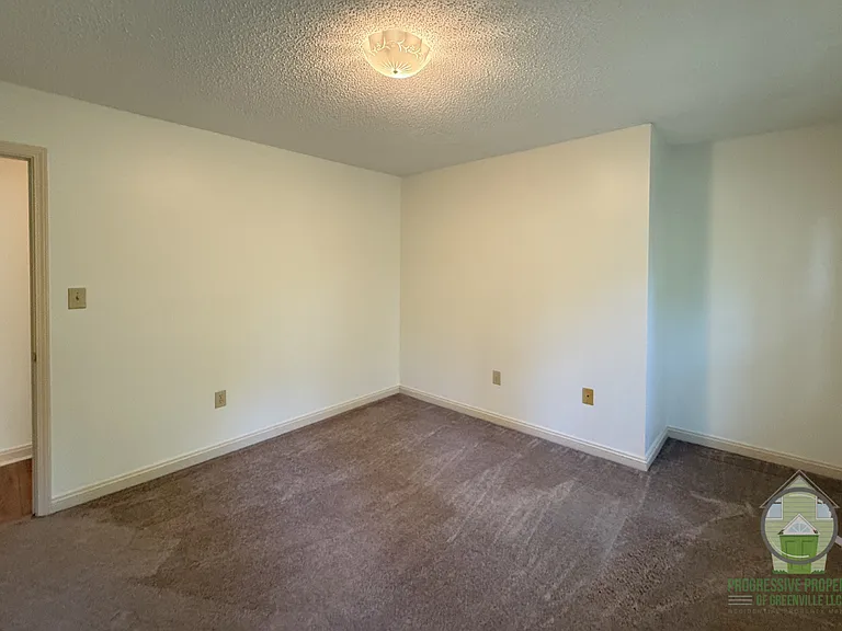 2071 Howlong Ave — Photo 14
