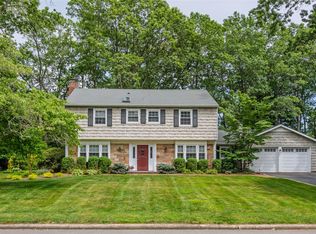 15 Shadetree Ln, Stony Brook, NY 11790