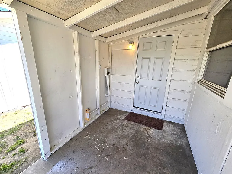 860 E River Ave — Photo 8