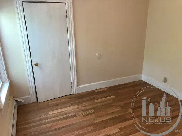  64 Erie St 2ndFlr 2Bed Laundry Street Parking CatsOK, 64 Erie St #2, Woonsocket, RI 02895