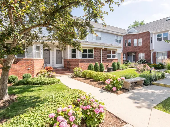 2590 North Farwell AVENUE #2, Milwaukee, WI 53211