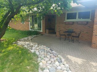 13801 Silver Lake Rd, South Lyon, MI 48178